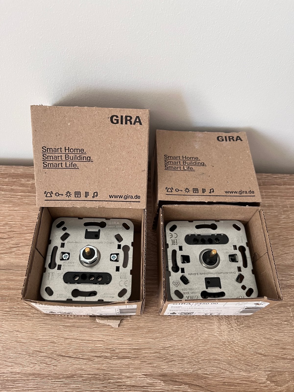 NIEUW Gira Systeem 3000 universele LED-draaidimmer (245000), Ophalen, Nieuw, Gira, Dimmer