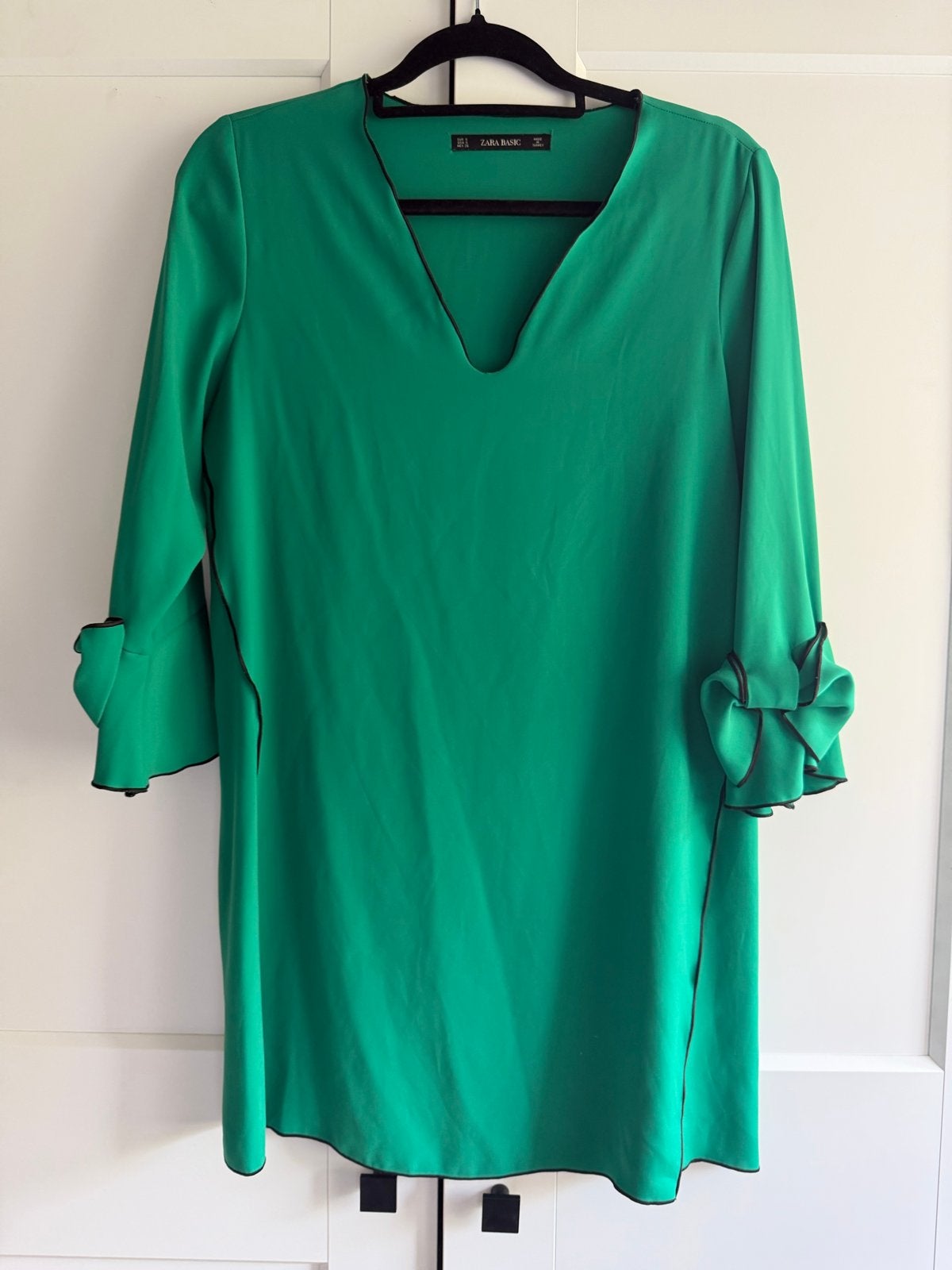 Zara Basic Groene Jurk met Zwarte Details - Maat S, Ophalen of Verzenden, Zo goed als nieuw, Maat 36 (S), Boven de knie