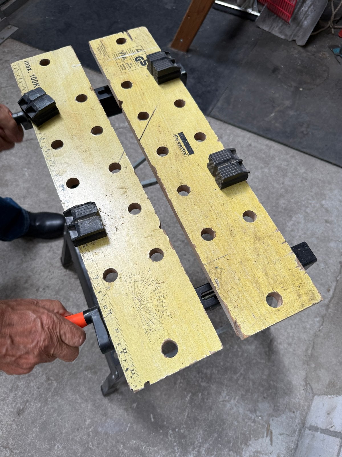 Inklapbare Werkbank met Bankschroef - Proferfix, Doe-het-zelf en Verbouw, Werkbanken, Ophalen of Verzenden, Gebruikt, 70 tot 120 cm