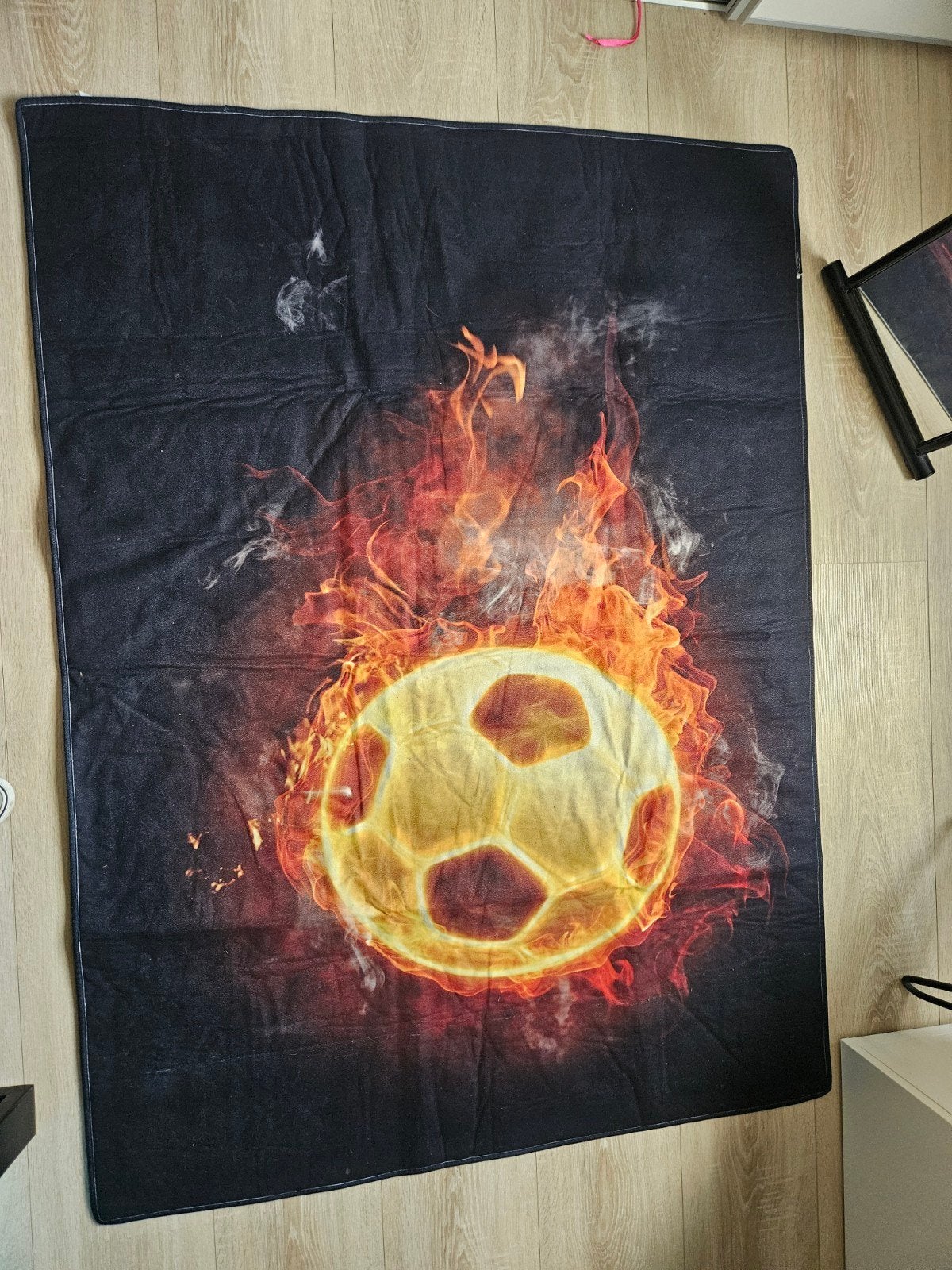 Vlammende Voetbal Vloerkleed 120x160 cm, Huis en Inrichting, 100 tot 150 cm, Zwart, Ophalen of Verzenden, 150 tot 200 cm
