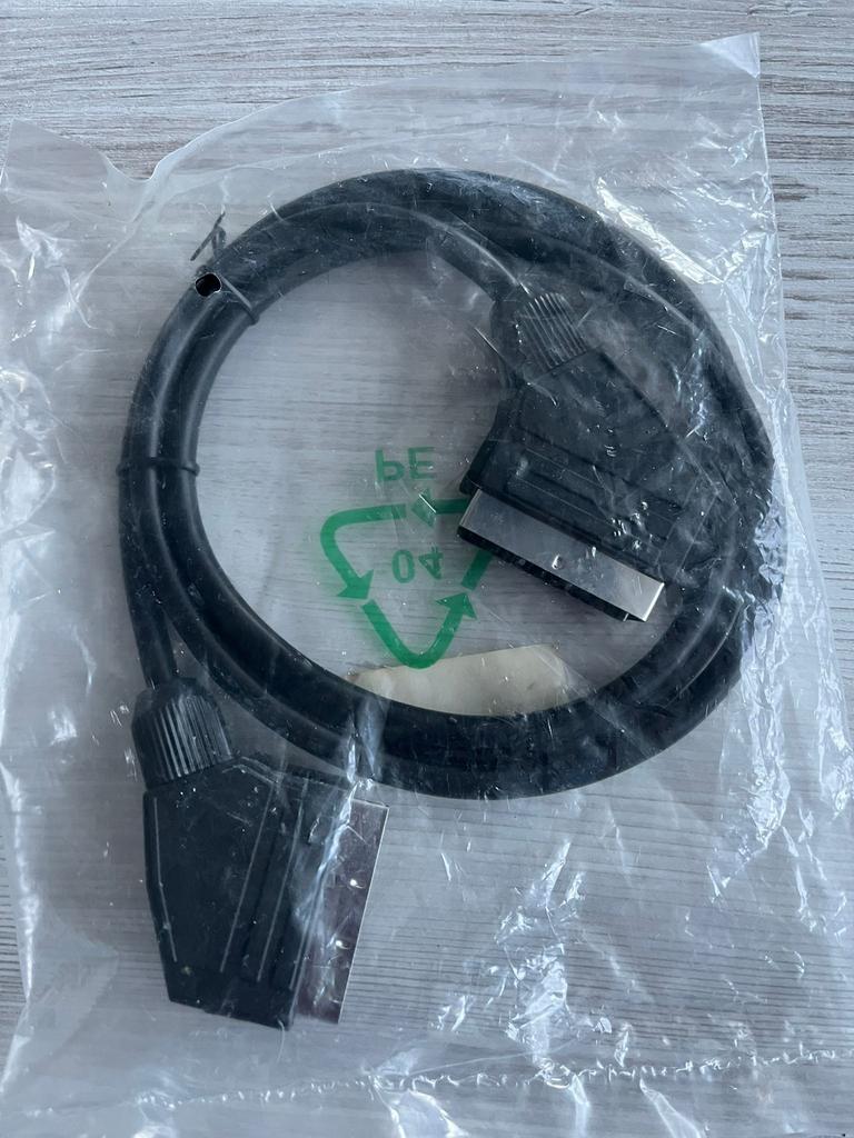 Scart kabel, Ophalen of Verzenden, Zo goed als nieuw, Minder dan 2 meter, Scartkabel