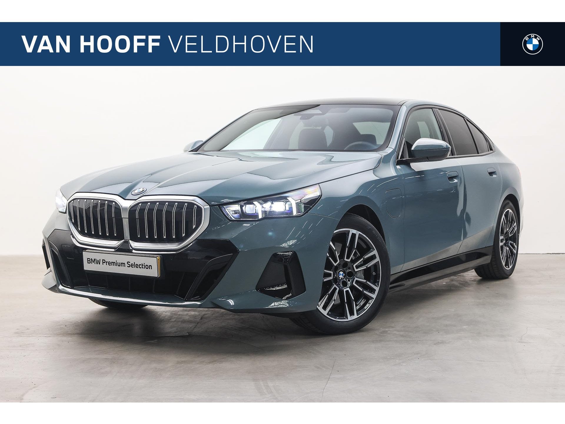 BMW 5 Serie 550e xDrive M Sport Automaat / Panoramadak / Ach
