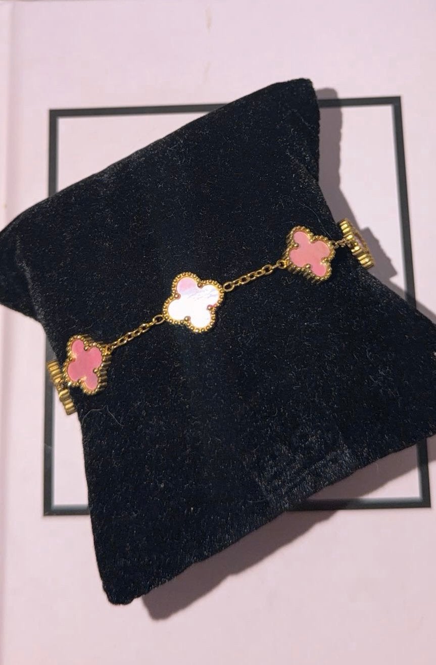 Klaverr armbandje, Ophalen of Verzenden, Zo goed als nieuw, Roze, Goud