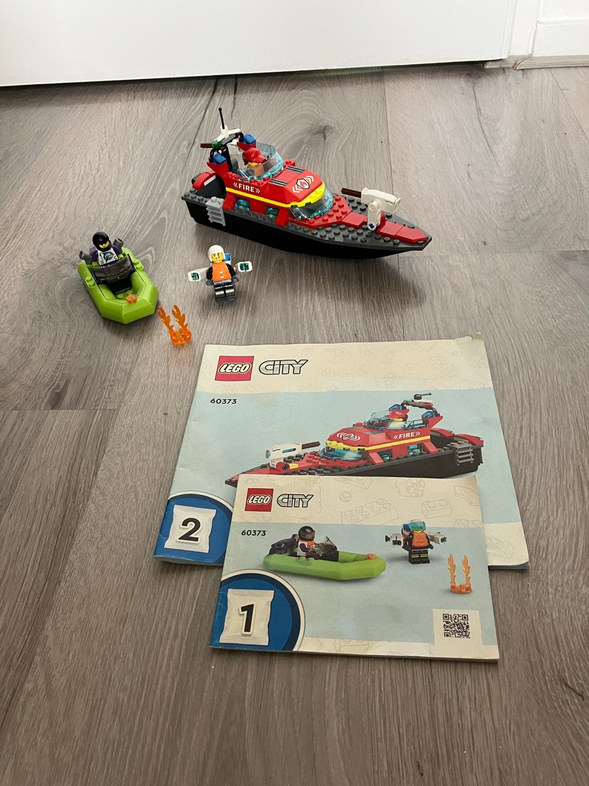 Lego City Brandweerboot 60373 met minifiguren, City, Lego, Ophalen of Verzenden, Zo goed als nieuw