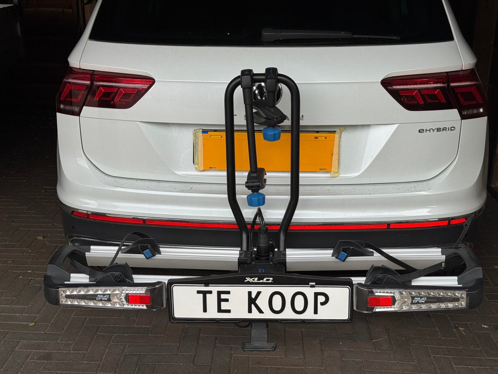Zeer jonge en mooie XLC Azura Xtra Led fietsdrager  2 ebikes, Auto diversen, Autostickers, Ophalen