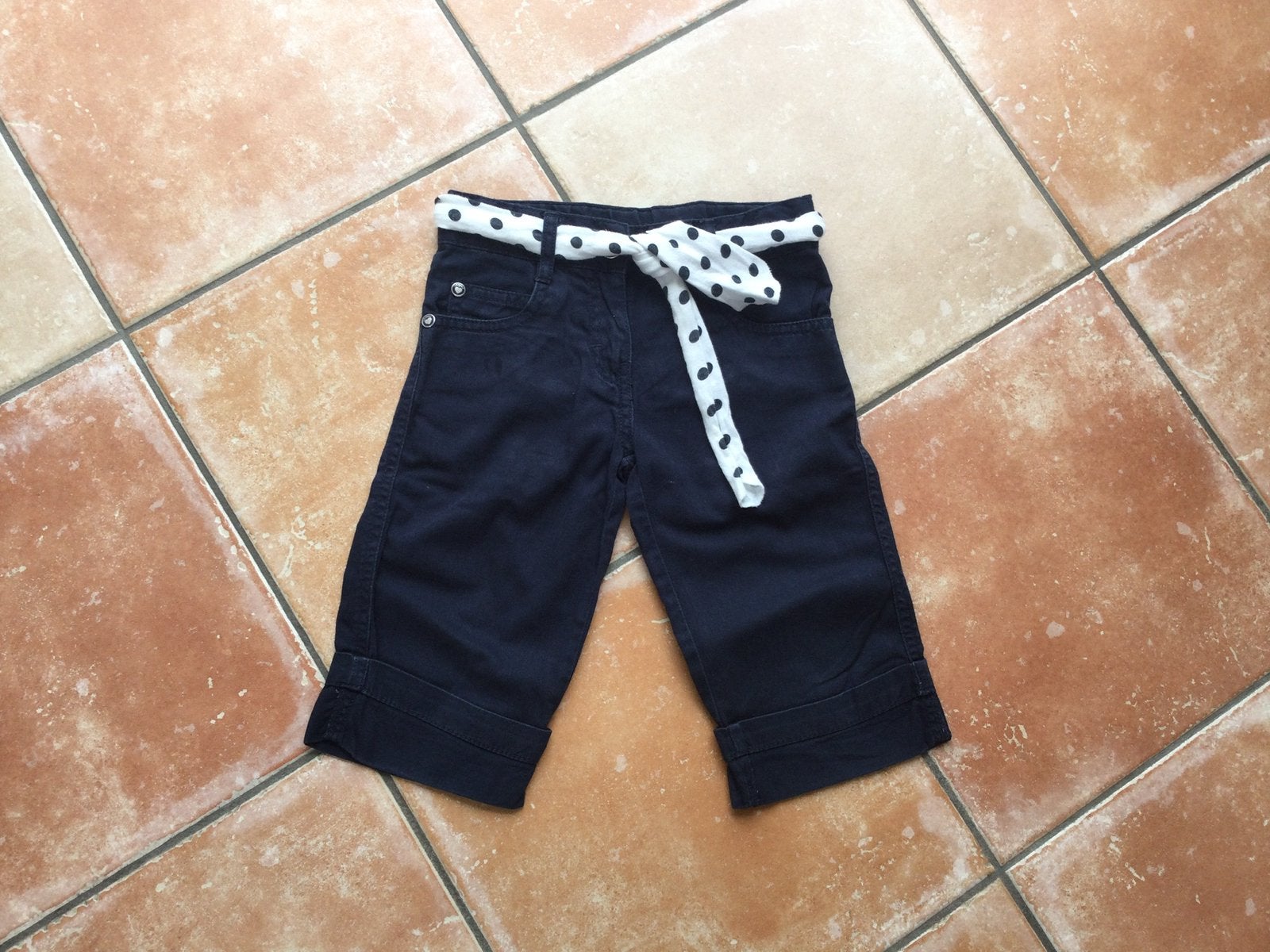 Super mooie donkerblauwe Frendz meiden 3/4 broek, maat 104, Kinderen en Baby's, Ophalen of Verzenden, Gebruikt, Meisje, Broek