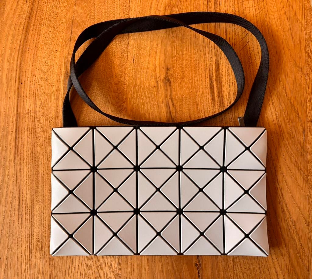 Issey Miyake Bao Bao tas - Wit/Zilver nieuw!, Ophalen of Verzenden, Zo goed als nieuw, Wit, Schoudertasje