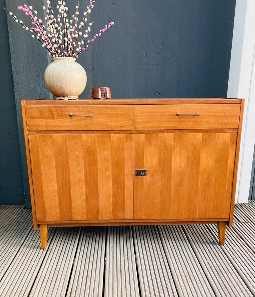 Vintage dressoir. Teak met twee lades en streeppatroon, Ophalen, Vintage, Zo goed als nieuw, 25 tot 50 cm