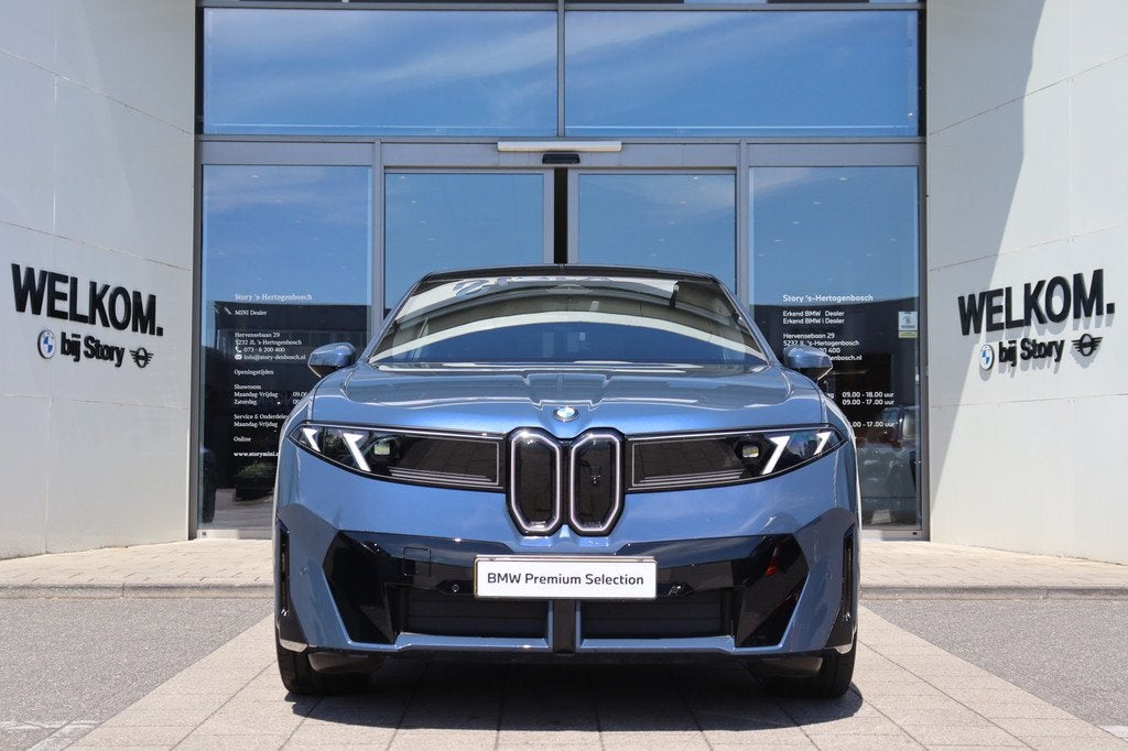 BMW iX3 50 xDrive M Sport / Trekhaak / Panoramadak / Head-Up, Auto's, BMW, Gebruikt, Zwart, Blauw, 2260 kg