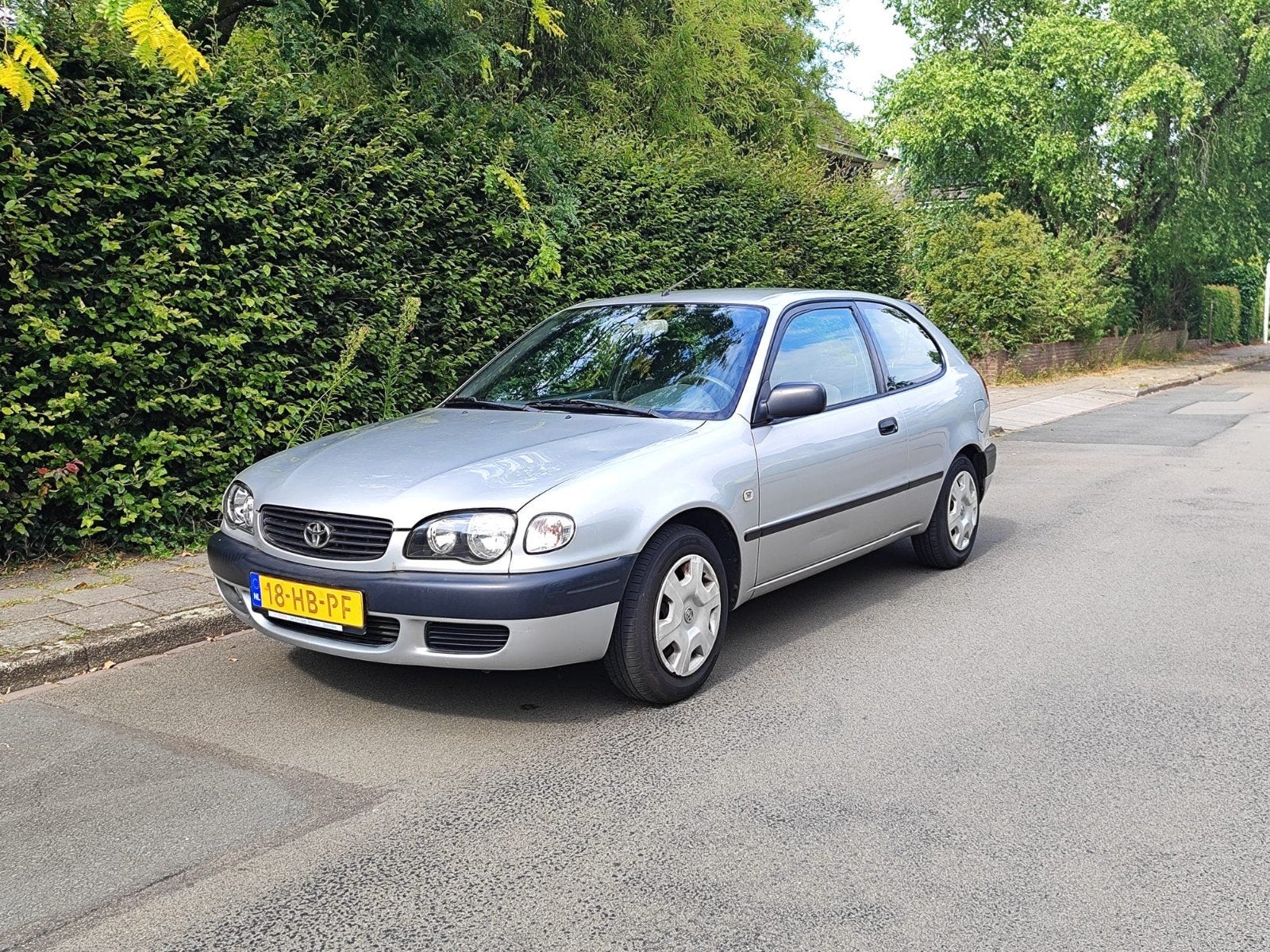 Toyota Corolla 1.4 HB Linea Terra 2001 Grijs, Voorwielaandrijving, 1025 kg, 40 €/maand, 1398 cc