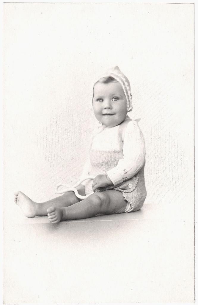 Foto 1939 - Kind - Gebreid Pakje - Muts, Gebruikt, Foto, Ophalen of Verzenden, Voor 1940