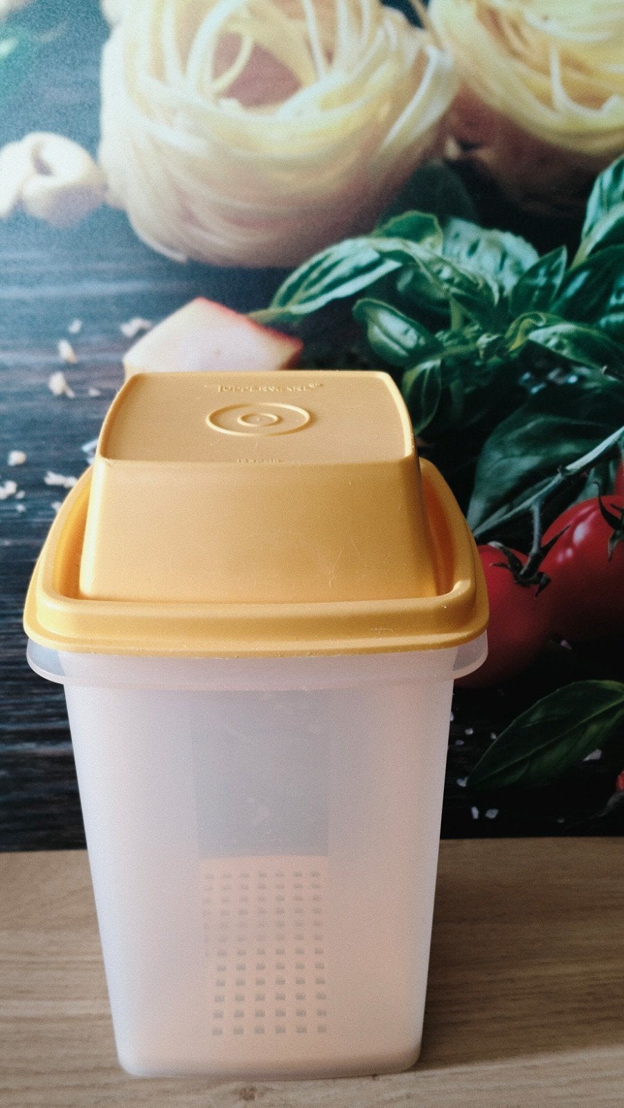Tupperware zuurpot (augurk enz)met rooster/lift en deksel, Ophalen of Verzenden, Zo goed als nieuw, Geel, Bewaardoos