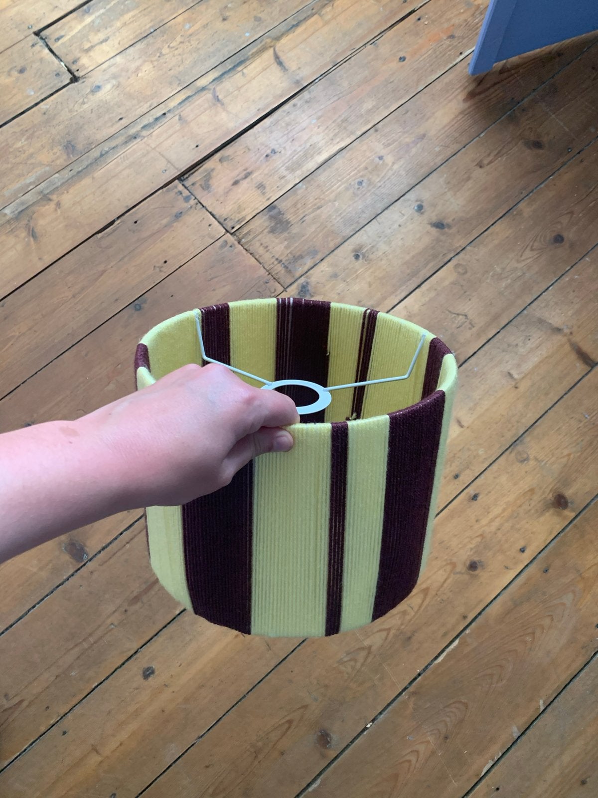 Zelfgemaakte lampenkap wol - babygeel & bordeaux rood, Ophalen, Rond, Nieuw, Textiel