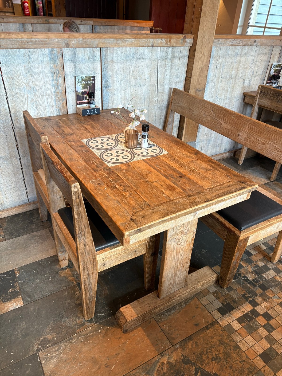Robuuste steigerhouten eettafel (140x75x75 cm) - 8 stuks, Ophalen, Gebruikt, 100 tot 150 cm, 50 tot 100 cm