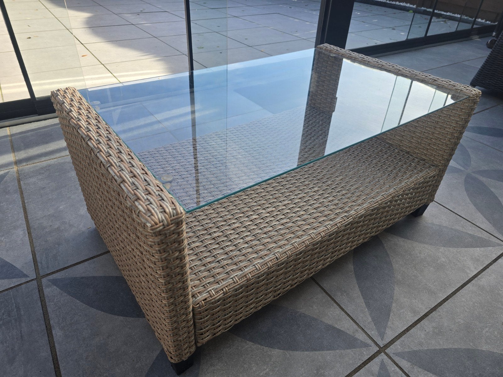 Wicker salontafel met glazen blad, Tuin en Terras, Ophalen, Gebruikt, Rechthoekig, Wicker