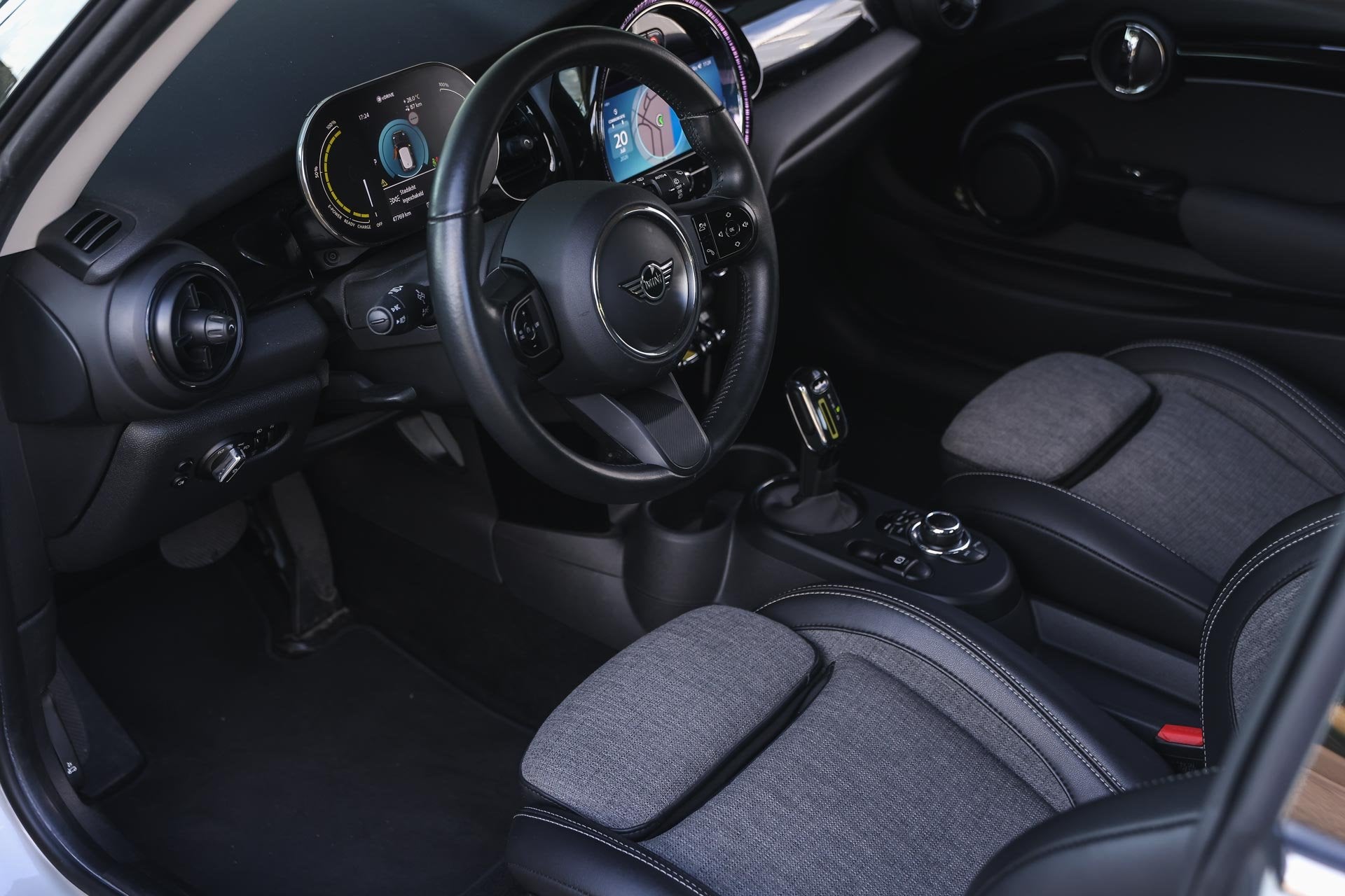 MINI Electric Classic / Sportstoelen / LED / Navigatie / Dri, Auto's, Met garantie (alle), 4 stoelen, Leder en Stof, 184 pk
