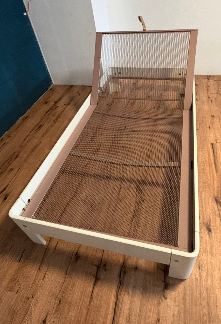 Adjustable Bed Frame 100200 cm – Good Condition, Ophalen, Eenpersoons, Modern, Hout