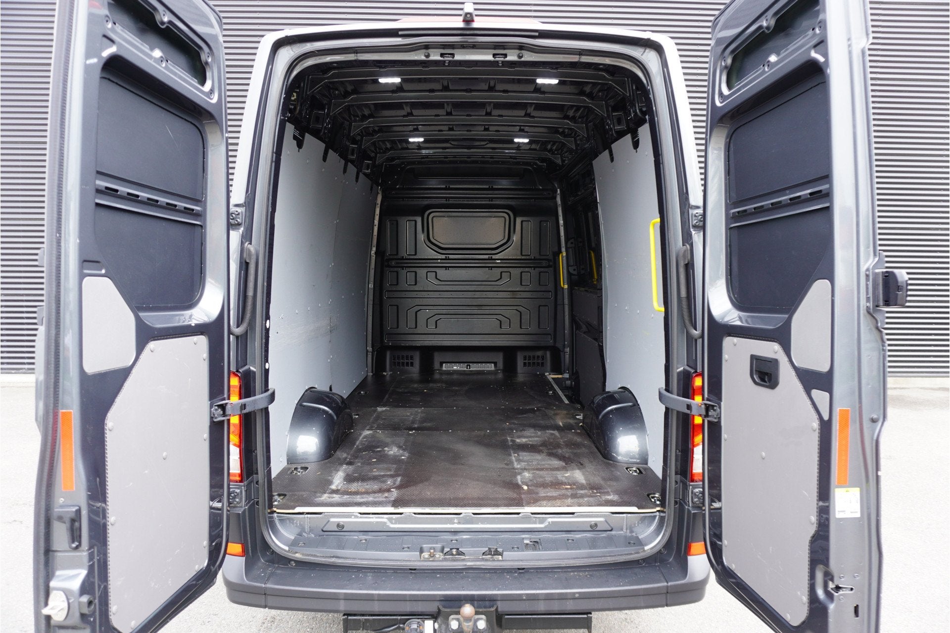 MAN TGE 180pk Automaat 4x4 4-Motion L3H3/L2H2 App Connect Ca, Auto's, Automaat, Stof, Gebruikt, 4 cilinders