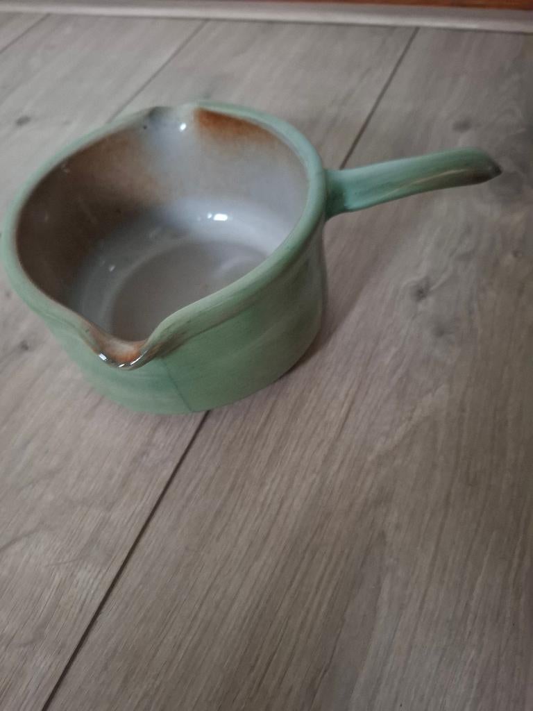 Volendams aardewerk groen saus/ juskom, Huis en Inrichting, Keuken | Servies, Ophalen of Verzenden, Zo goed als nieuw, Kom(men)