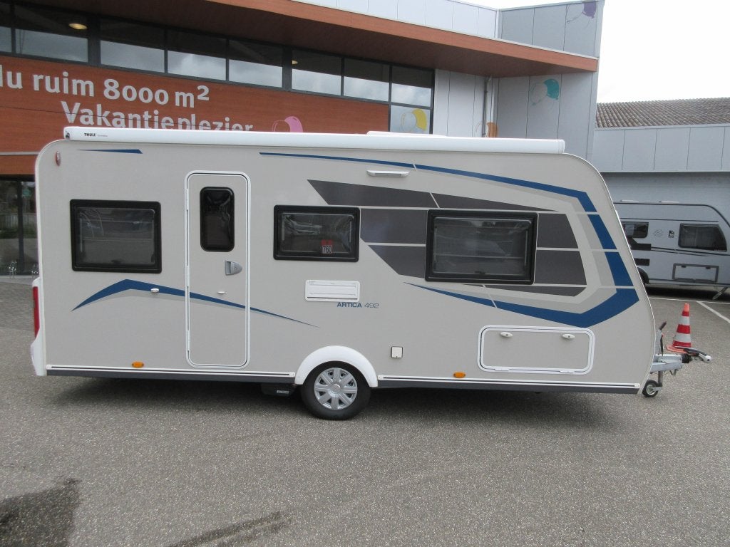 Caravelair Artica 492 ZEER NETJES EN COMPLEET, Rondzit, Schokbreker, Overige typen, Caravelair