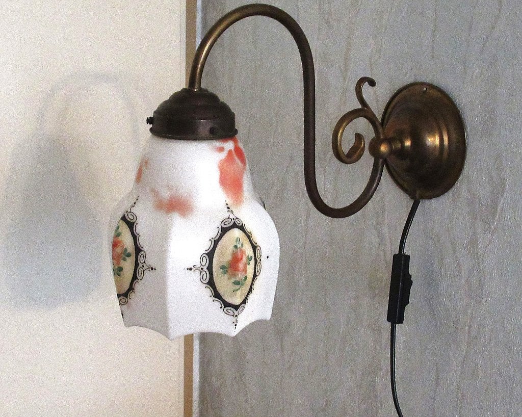 Vintage koperen wandlamp met mat wit glazen lampenkap., Ophalen of Verzenden