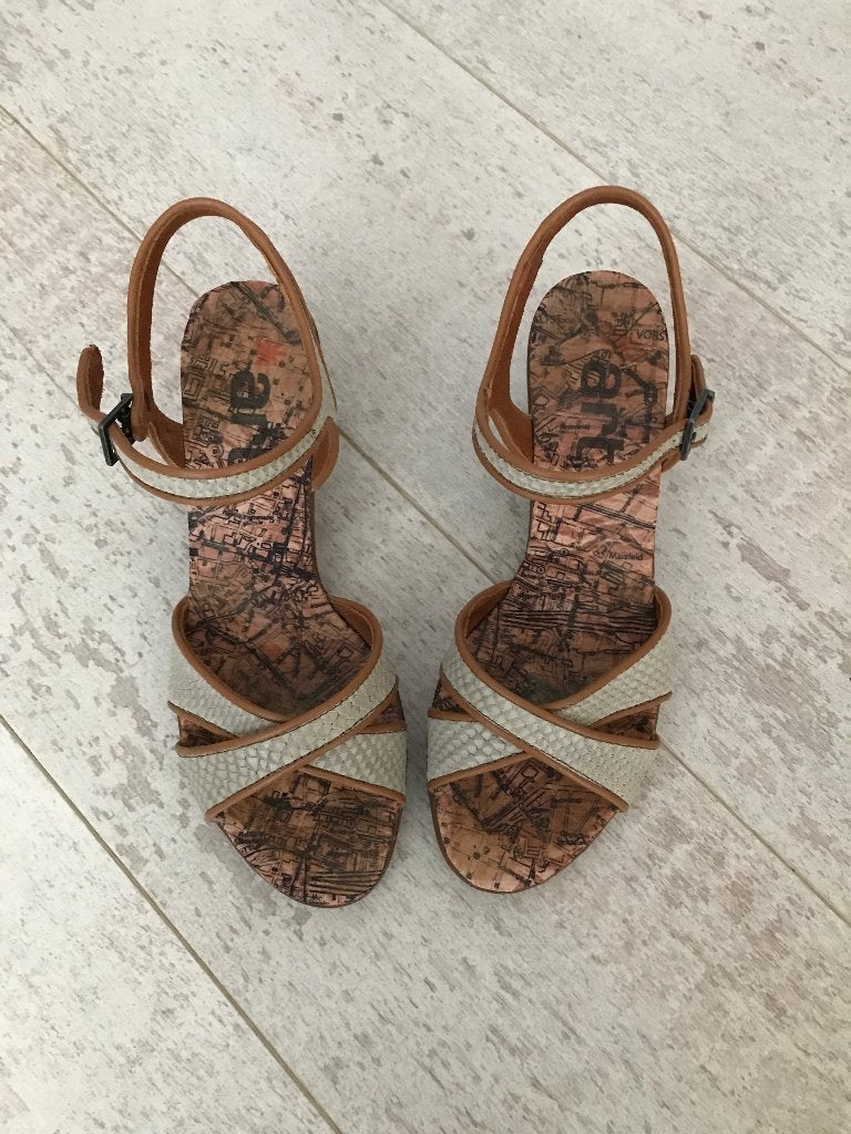 Art Schoenen, off-white, sandalen met hak maat 39, zgan, Art Schoenen, Wit, Zo goed als nieuw, Sandalen of Muiltjes