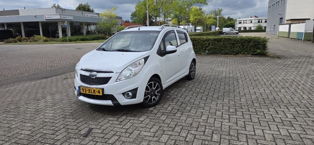 Chevrolet Spark 1.0 Bifuel 2012 Wit, Auto's, Chevrolet, 15 km/l, 37 €/maand, 4 cilinders, Wit