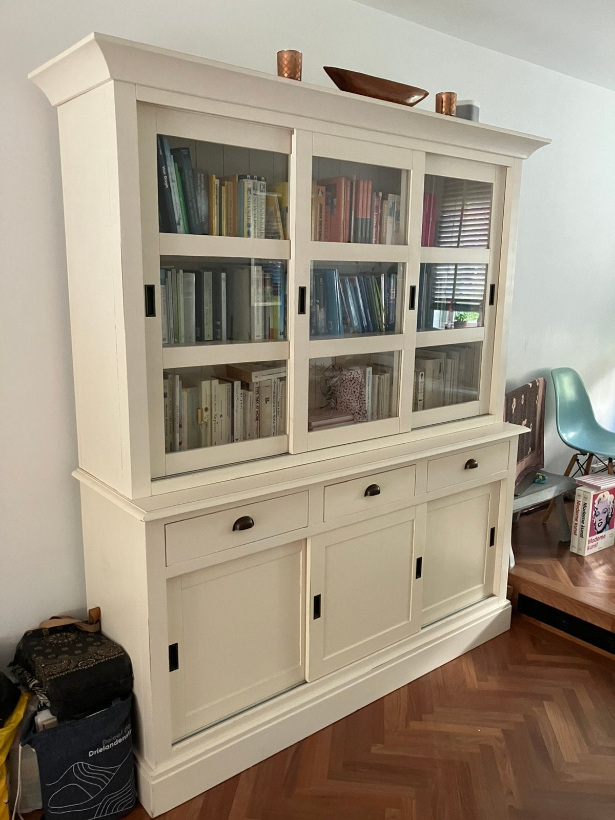 Witte buffetkast met glas, Ophalen, Gebruikt, 200 cm of meer, 150 tot 200 cm