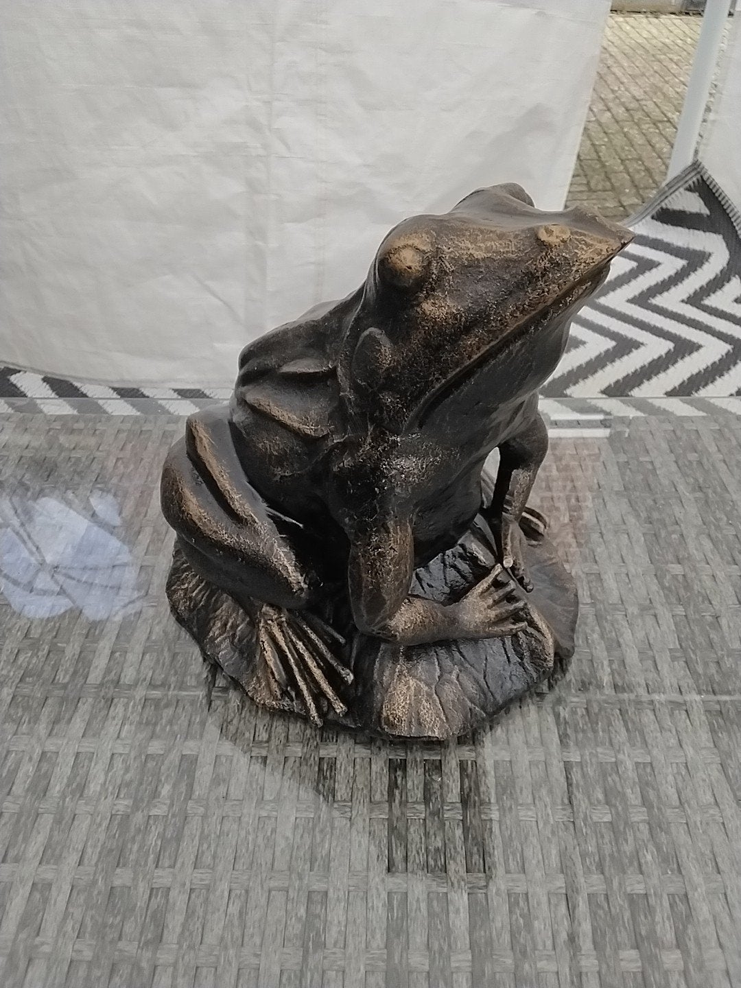 Decoratieve Kikker Beeld - Bronskleurig, Tuin en Terras, Tuinbeelden, Ophalen of Verzenden, Zo goed als nieuw, Overige materialen