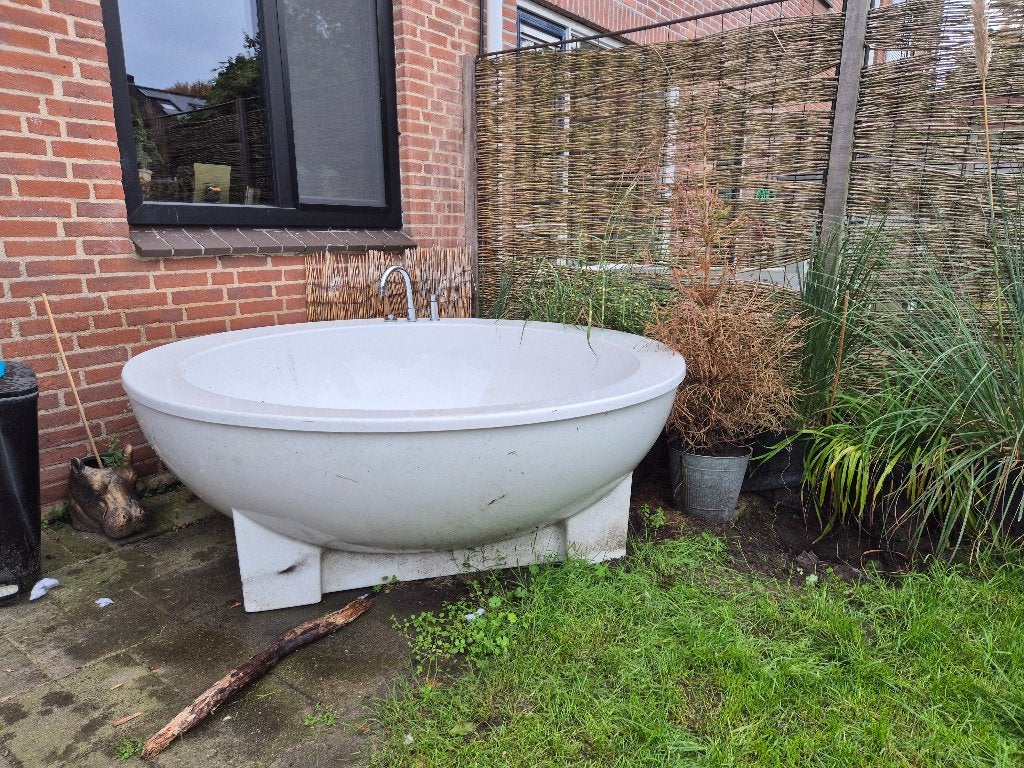 Rond badkuip buiten - GRATIS