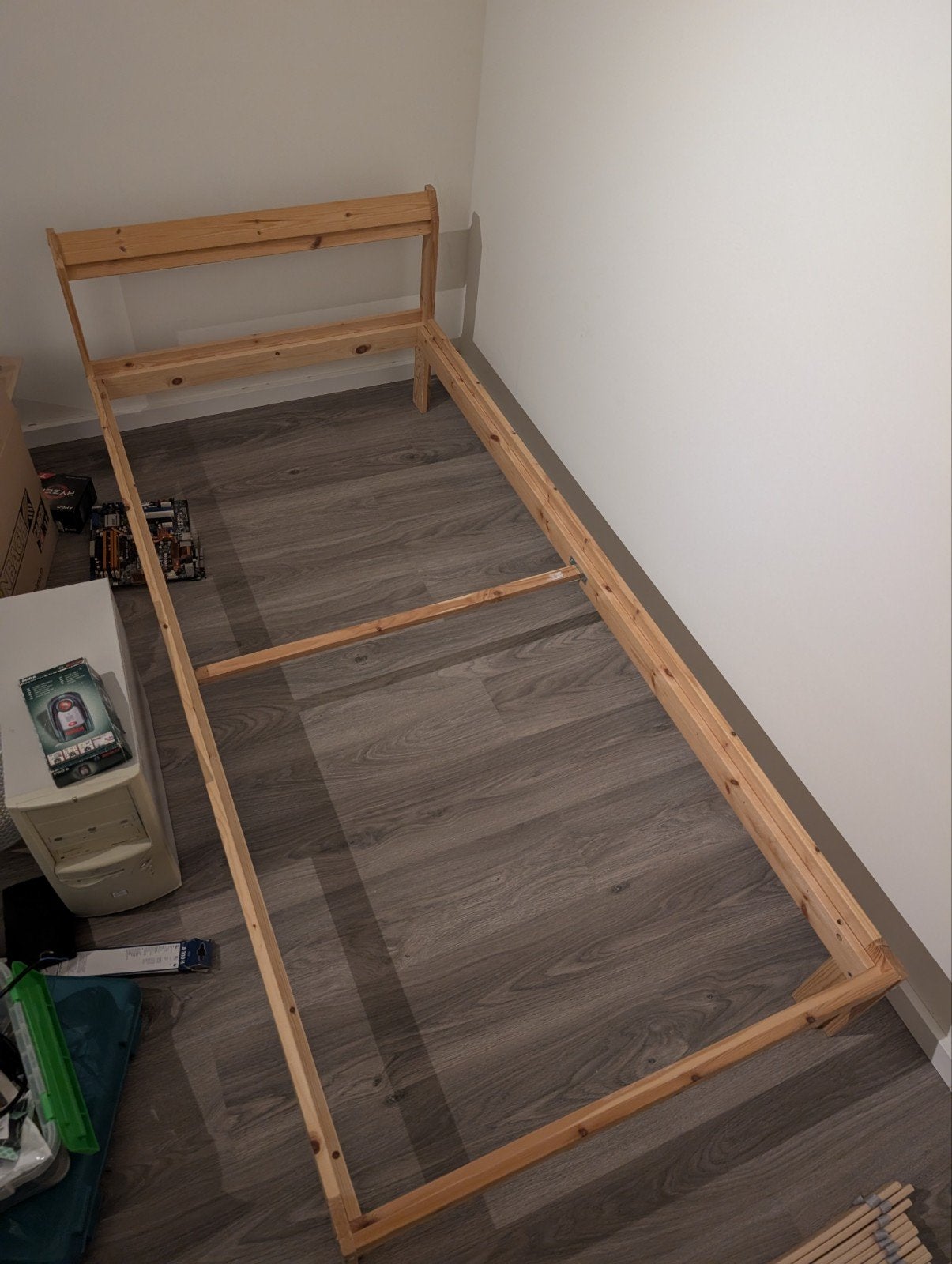 Simpel IKEA bedframe van hout, Gebruikt, 90 cm, Ophalen of Verzenden, Eenvoudig, Scandinavisch