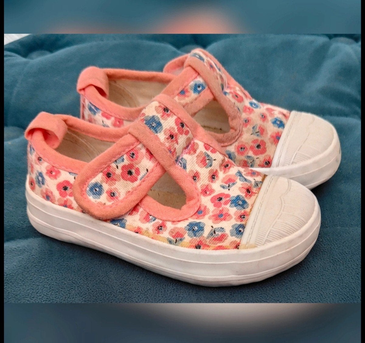 Stoffen peutersneakers met bloemenprint maat 22, Ophalen of Verzenden, Zo goed als nieuw, Jongen of Meisje, Laarzen