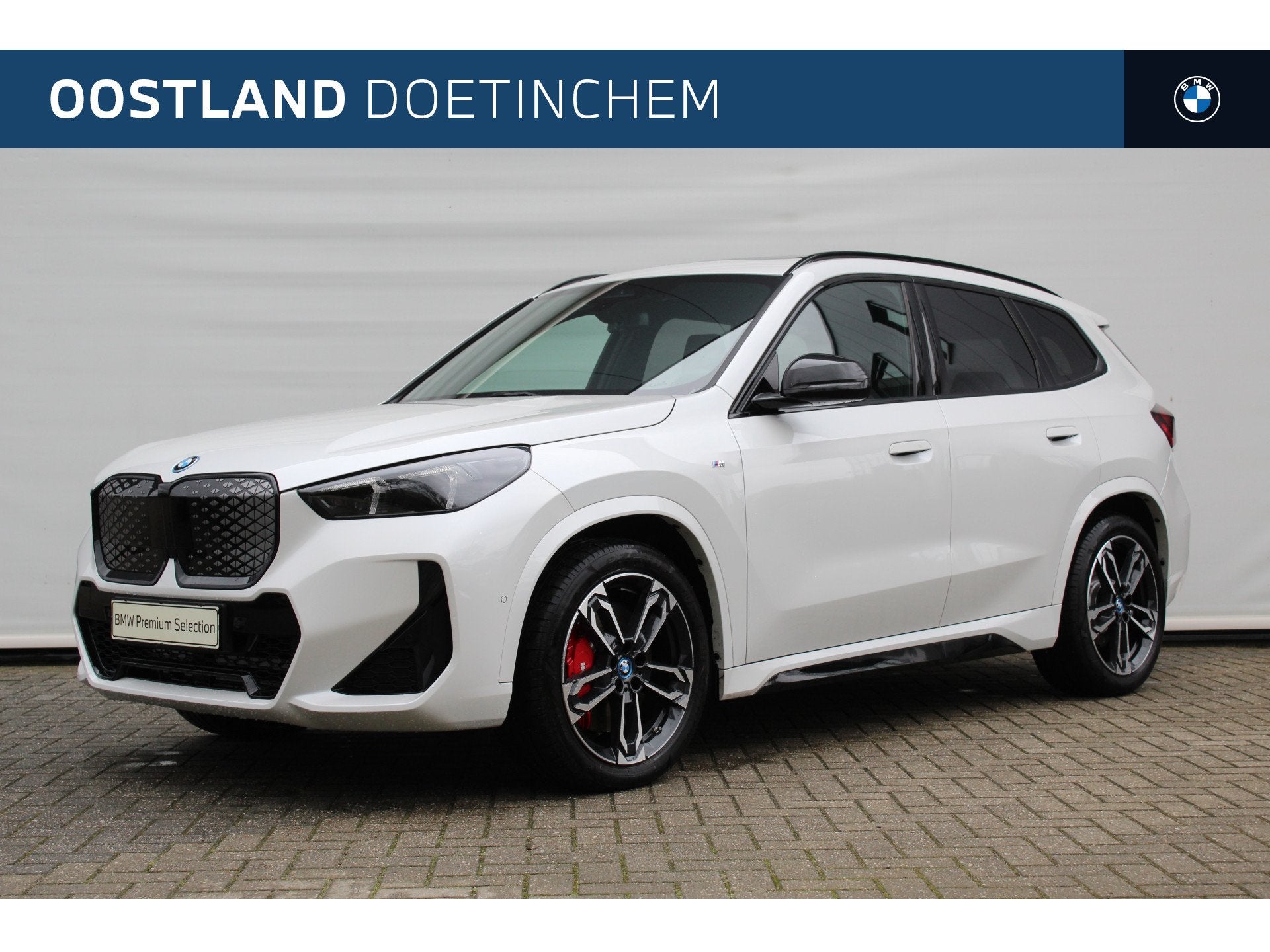 BMW iX1 eDrive20 M Sport / Panoramadak / Sportstoelen / Comf, Auto's, Gebruikt, Met garantie (alle), 24 min, Metallic lak