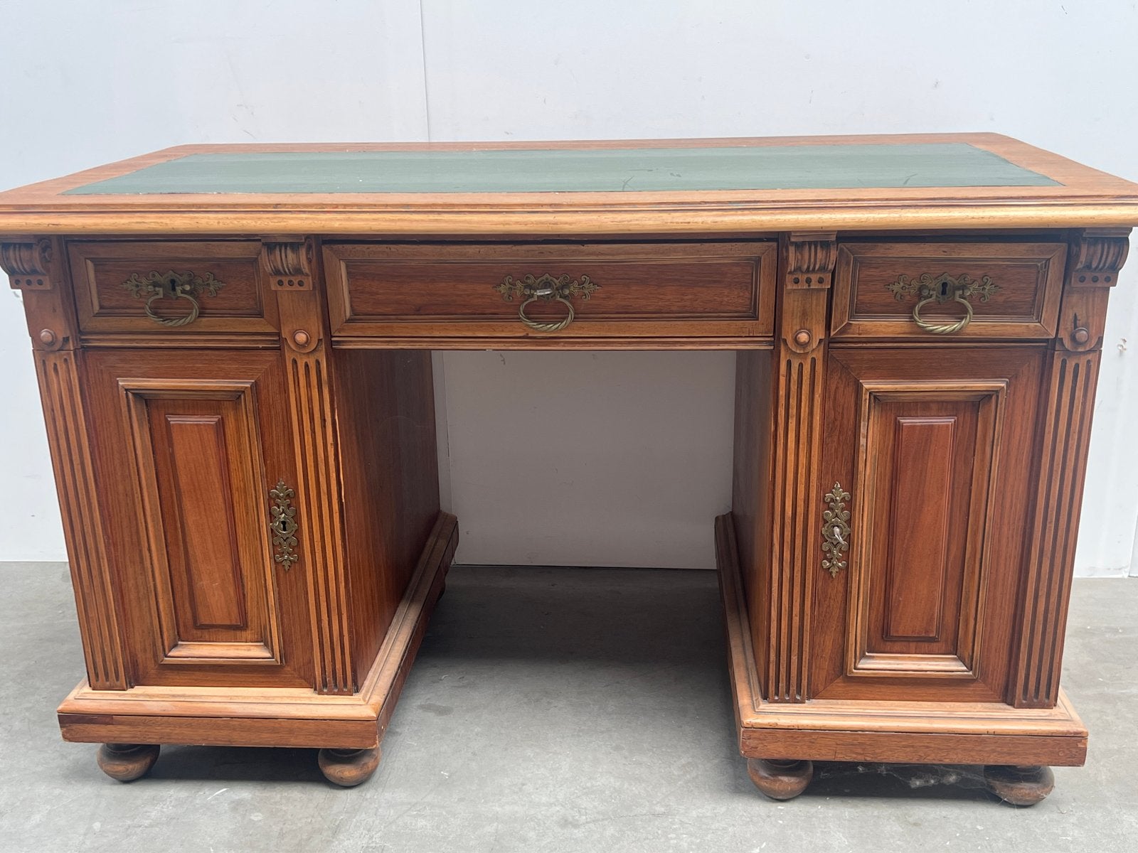 Antiek Bureau met Groen Leren Blad - 130x80x70 cm, Ophalen