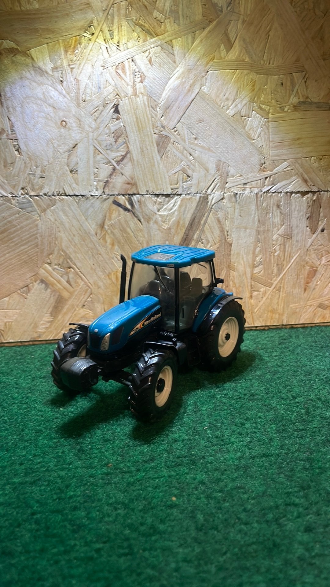 ertl new holland Ts135, Ophalen of Verzenden, Zo goed als nieuw, Tractor of Landbouw, ERTL
