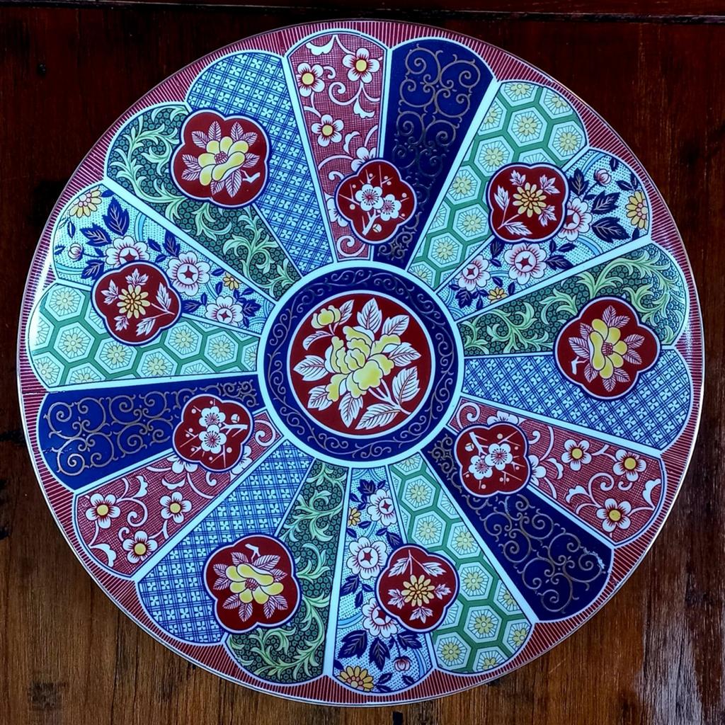 Decoratief Japans Bord - Handgeschilderd Bloemmotief, Antiek en Kunst, Ophalen of Verzenden
