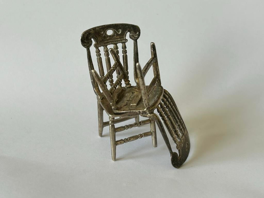 Miniatuur Zilver 925 Stoel - Charmant Decoratief Stuk, Antiek en Kunst, Ophalen of Verzenden, Zilver