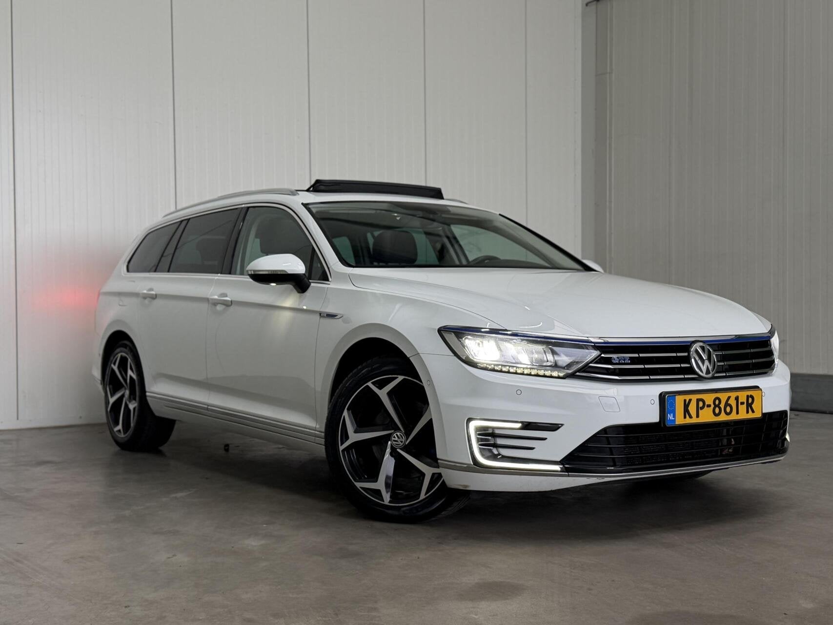 Volkswagen Passat 1.4 TSI GTE Highline PANO|Trekhaak|Virtual, Auto's, Gebruikt, Euro 6, 4 cilinders, Met garantie (alle)