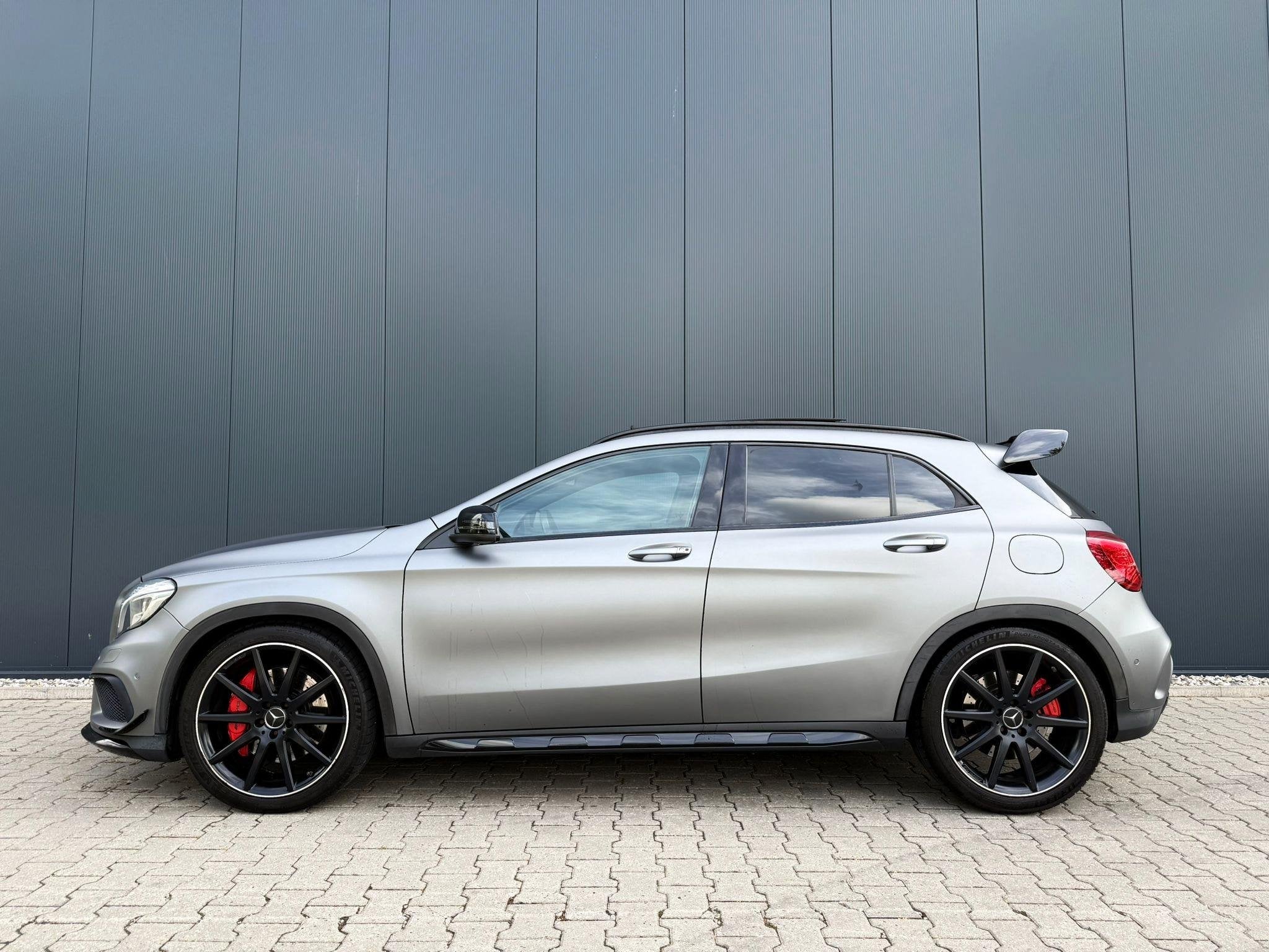Mercedes-Benz GLA-klasse AMG 45 4MATIC pano/schaal/Aero/H&K, Automaat, Gebruikt, 4 cilinders, Vierwielaandrijving