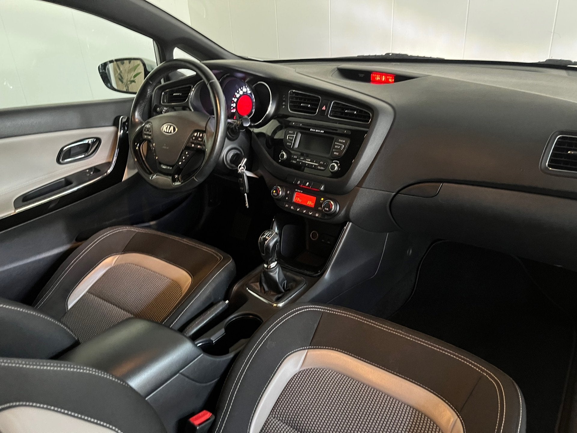 Kia CEE D CEE D Business Airco, LMV, Auto's, Voorwielaandrijving, Euro 5, Gebruikt, 4 cilinders