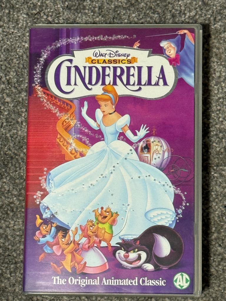 VHS - Cinderella (Assepoester), Cd's en Dvd's, VHS | Kinderen en Jeugd, Alle leeftijden, Ophalen of Verzenden, Gebruikt
