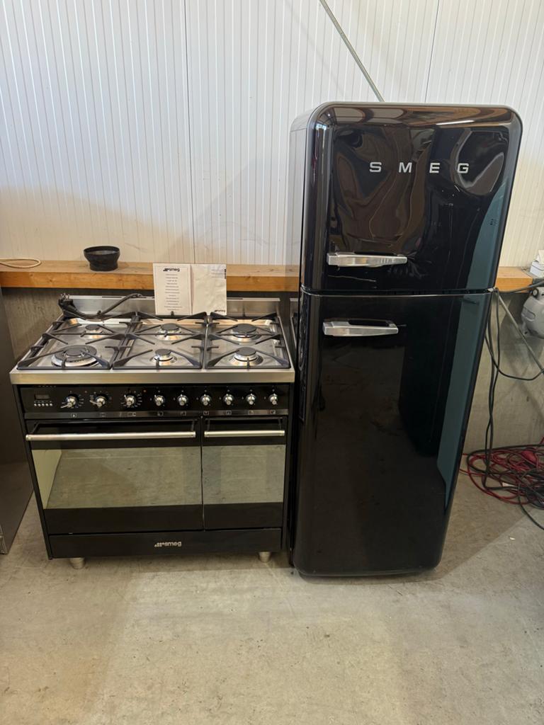 Smeg Fornuis met bijbehorende smeg koelkast, Witgoed en Apparatuur, Fornuizen, Zo goed als nieuw, Vrijstaand, Gas, 5 kookzones of meer
