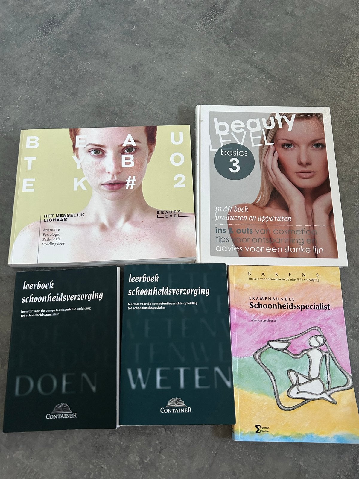 Schoonheidsverzorging boekenpakket (5 boeken), Boeken, Ophalen, Gelezen, MBO