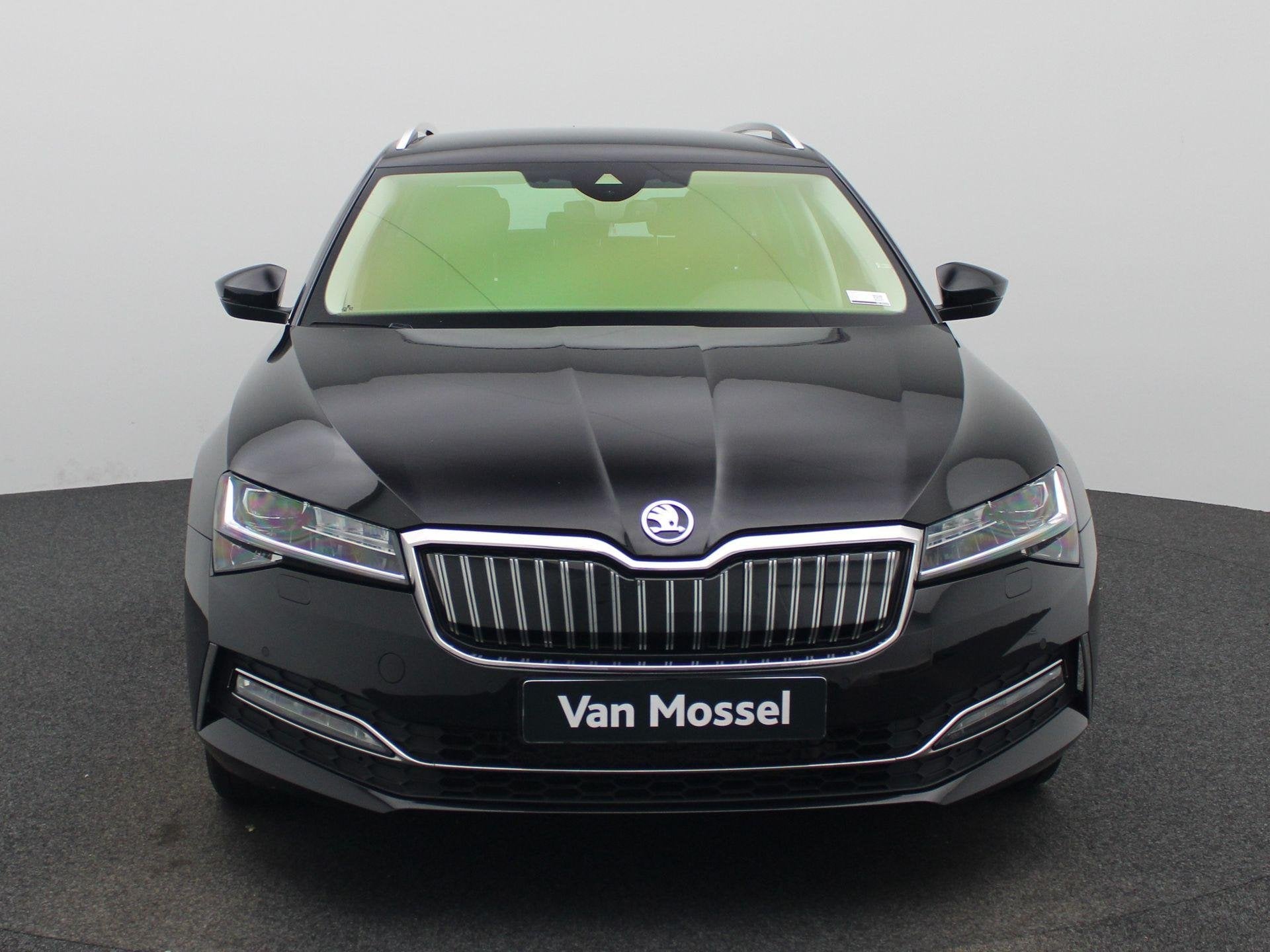 Skoda Superb 1.4 TSI iV DSG STYLE COMBI | Apple Car Play / A, 12 maanden, Stof, Gebruikt, 1752 kg