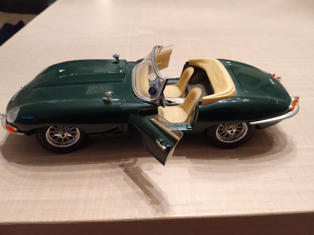 Jaguar E-type Bburago 1:18. (1961) Nieuwstaat, Ophalen of Verzenden, Zo goed als nieuw, Auto, Bburago