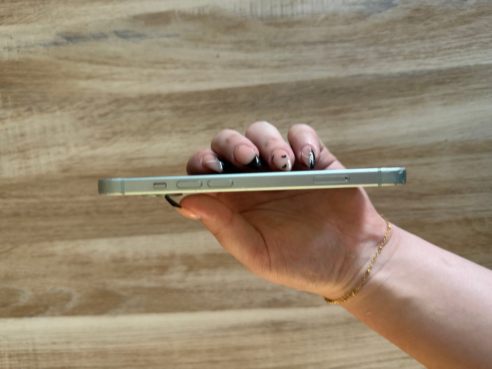 iPhone 15 – werkt perfect, alleen achterkant kapot, Telecommunicatie, Mobiele telefoons | Apple iPhone, IPhone 15, Ophalen of Verzenden