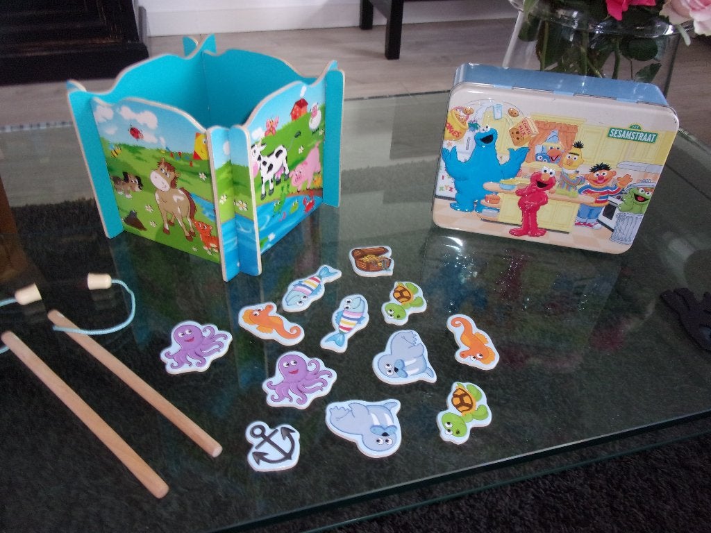 Tweepersoons Houten VISSPEL in opbergtrommel van Sesamstraat, Ophalen of Verzenden, Zo goed als nieuw, Overige typen