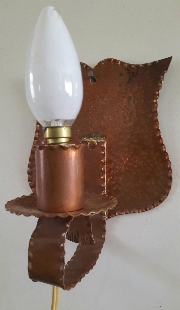 Amsterdamse school antiek gehamerd rood koper wandlampje., Ophalen of Verzenden, Gebruikt, Natuurlijk materiaal, Wandlamp