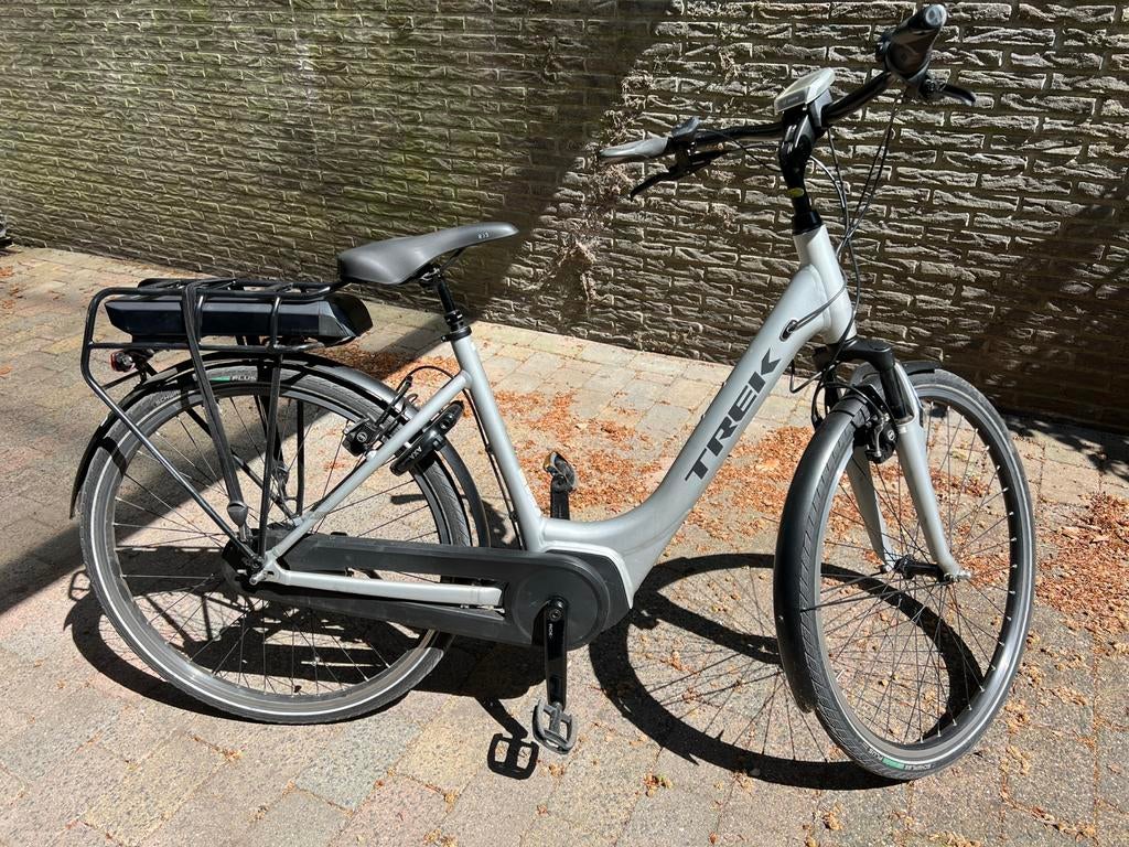 Trek E-bike lage instap met Bosch accu, Zo goed als nieuw, 51 tot 55 cm, 50 km per accu of meer, Ophalen