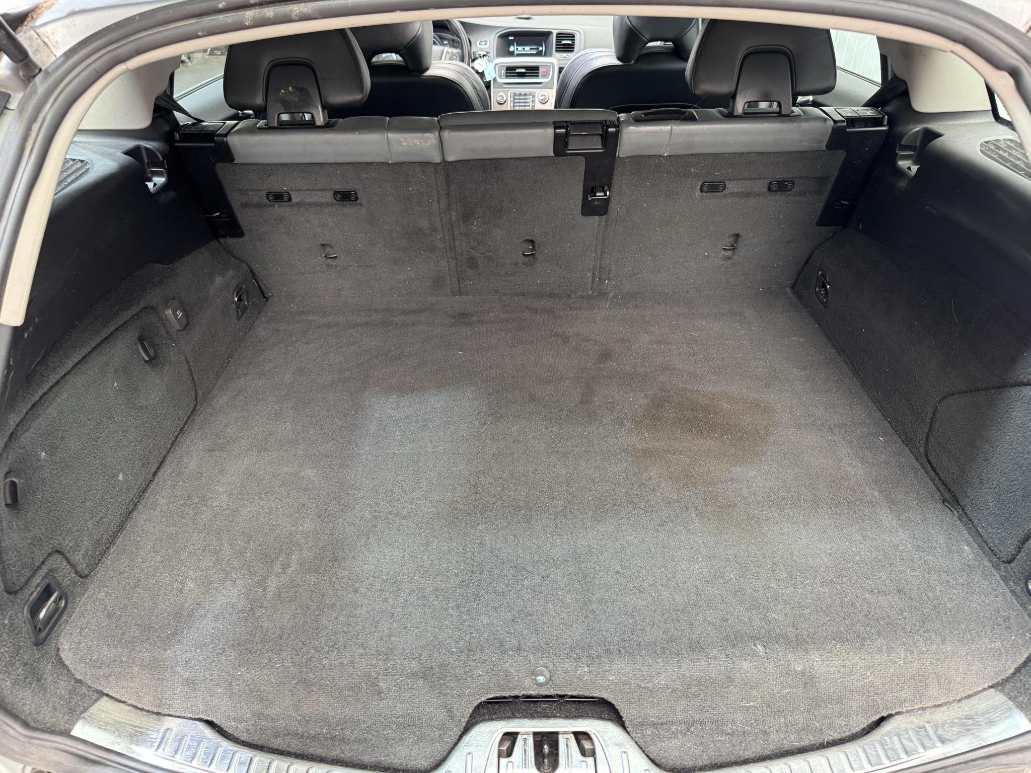 Foto 9 van Volvo V60 2.4 D6 AWD Plug-In Hybrid Summum Super Netjes Pano